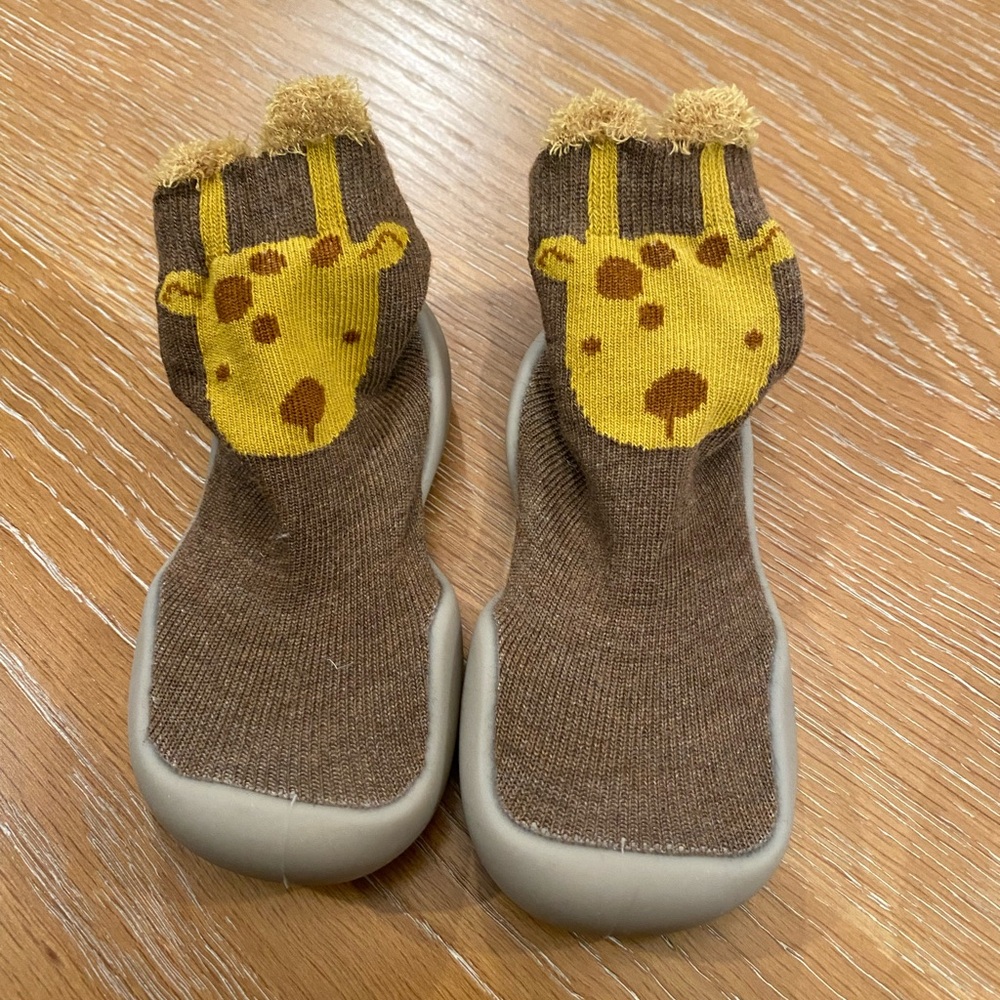 Tiny Explorings Giraffe Shoes size 12-18 months
